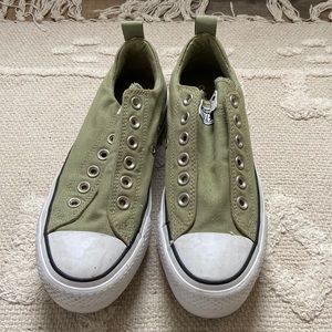 Laceless Converse Platform Size 7 Olive green